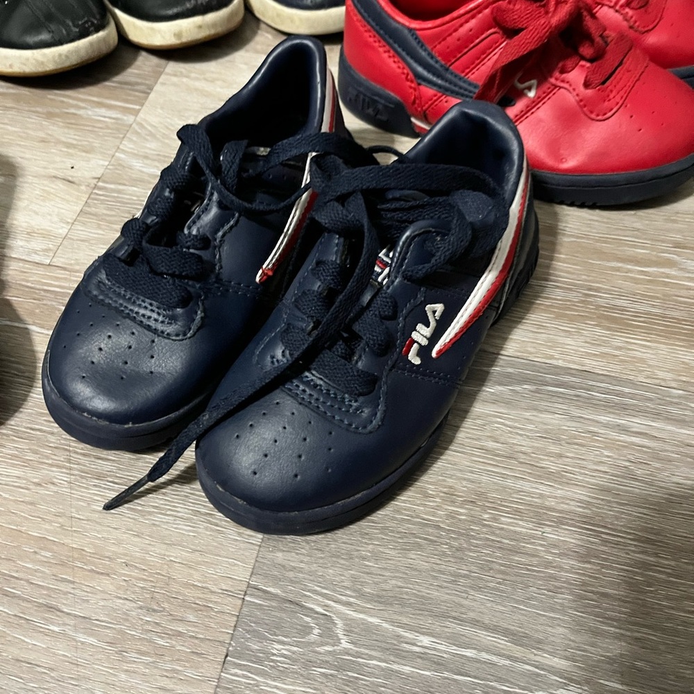 Fila navy blue white red size 11c both have rubbed trim top side by laces 11c